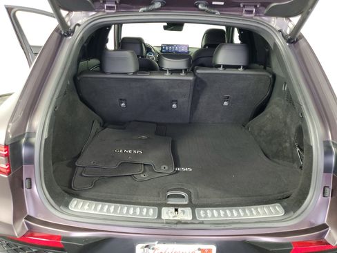 Used 2023 Genesis GV70 2.5T w/ Sport Prestige Package image 33