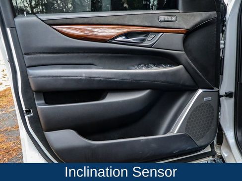 Used 2019 Cadillac Escalade Premium Luxury image 41