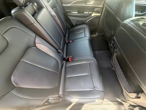 Used 2022 Jeep Grand Cherokee Limited w/ Luxury Tech Group II RWD image 9