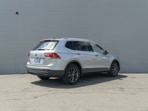 Used 2023 Volkswagen Tiguan SE w/ Panoramic Sunroof Package AWD/4WD image 7