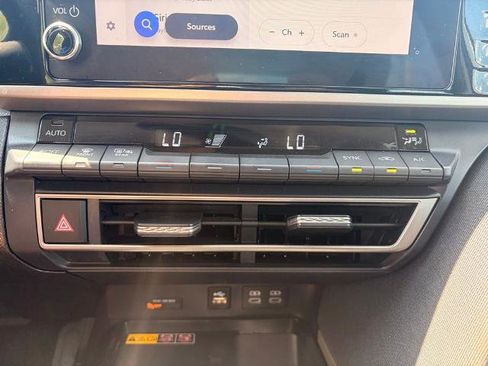 Used 2025 Toyota Camry LE FWD image 21