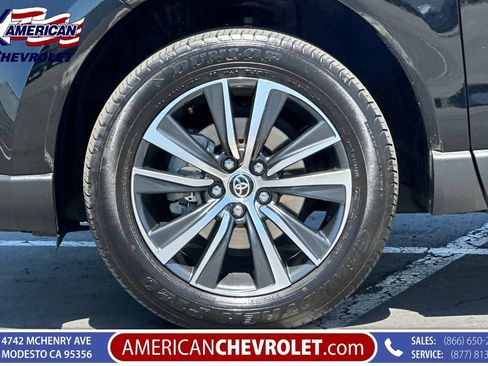 Used 2024 Toyota Venza LE AWD/4WD image 37