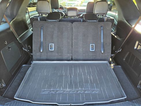 Used 2020 Ford Explorer XLT w/ Equipment Group 202A RWD image 12