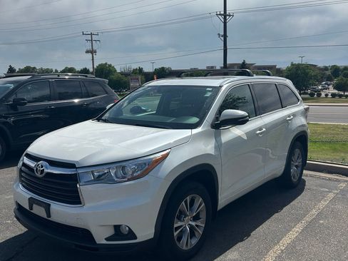Used 2015 Toyota Highlander XLE AWD/4WD image 1