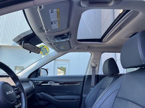 Used 2024 Kia Seltos EX AWD/4WD image 25