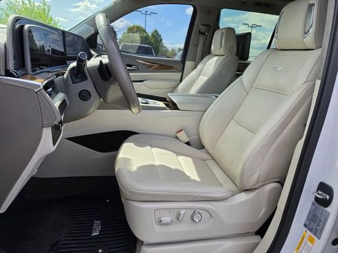 Used 2023 Cadillac Escalade Sport Platinum w/ LPO, ONYX Package AWD/4WD image 11