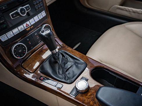 Used 2015 Mercedes-Benz SLK 250 image 24