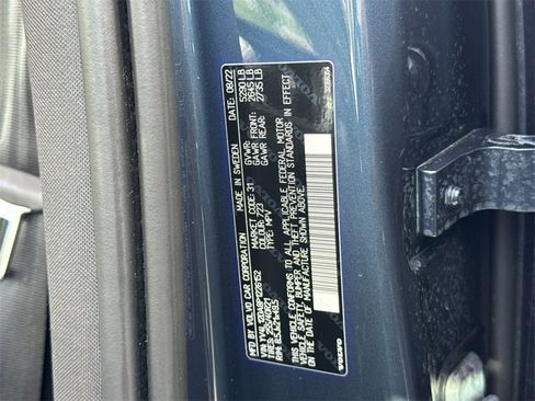 Certified 2023 Volvo XC60 B5 Ultimate w/ Climate Package image 28