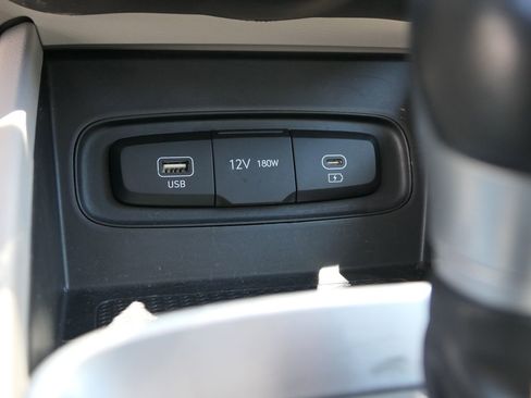Used 2023 Hyundai Venue SEL FWD image 25