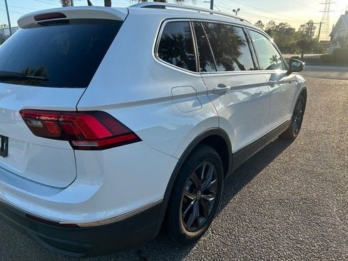 Used 2023 Volkswagen Tiguan SE w/ Panoramic Sunroof Package image 4