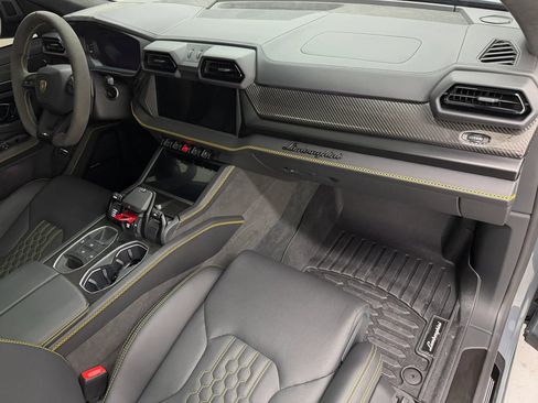 Used 2025 Lamborghini Urus SE AWD/4WD image 11
