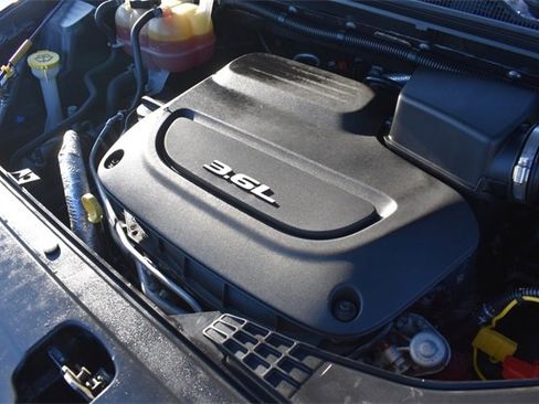 Used 2018 Chrysler Pacifica Touring-L image 35