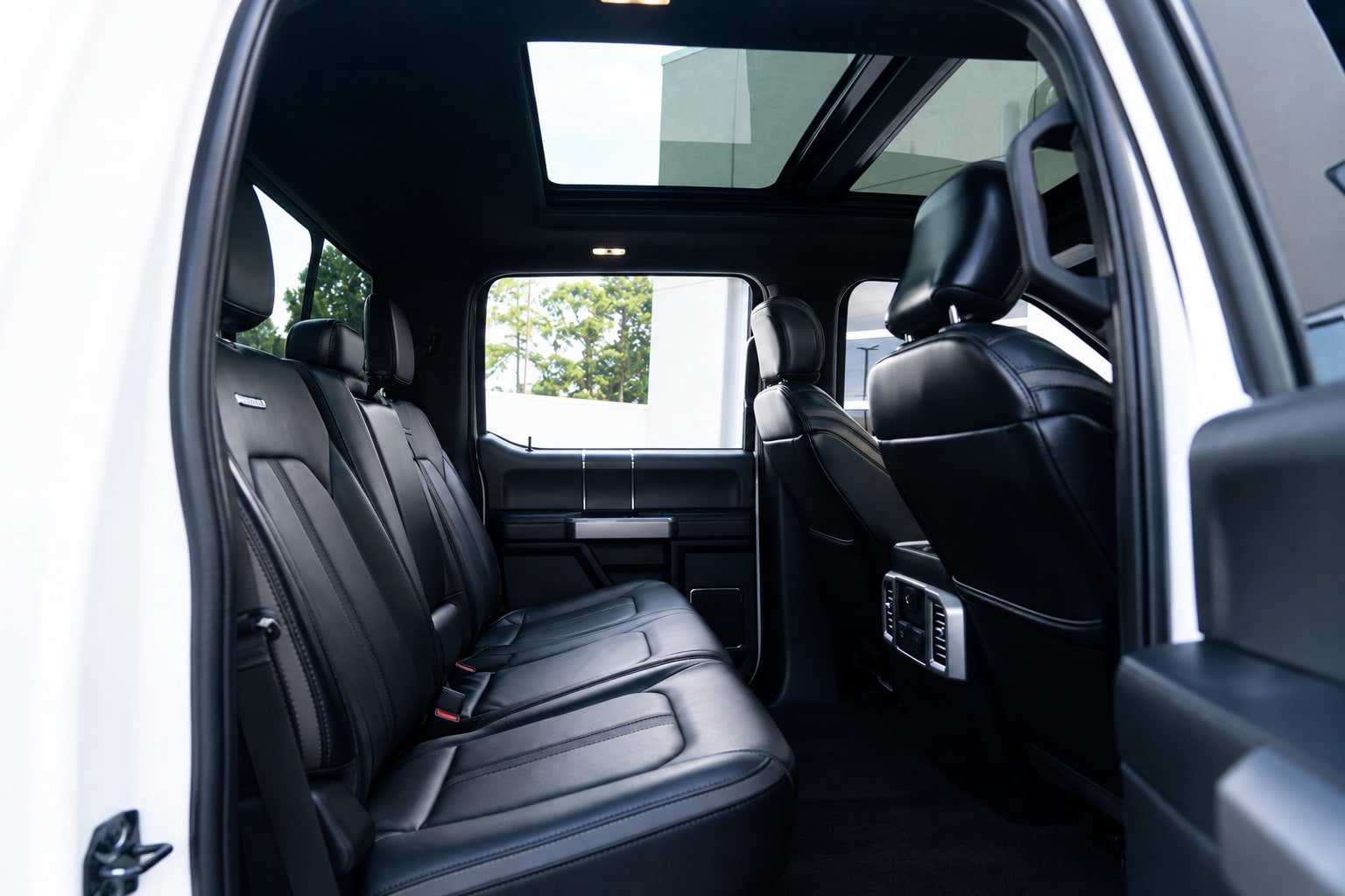Used 2019 Ford F250 Platinum w/ Platinum Ultimate Package AWD/4WD image 27