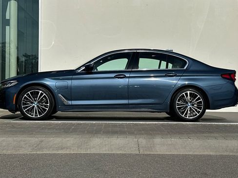 Used 2023 BMW 530e w/ Premium Package RWD image 6