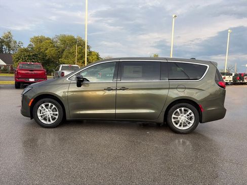 New 2027 Chrysler Pacifica Select FWD image 12