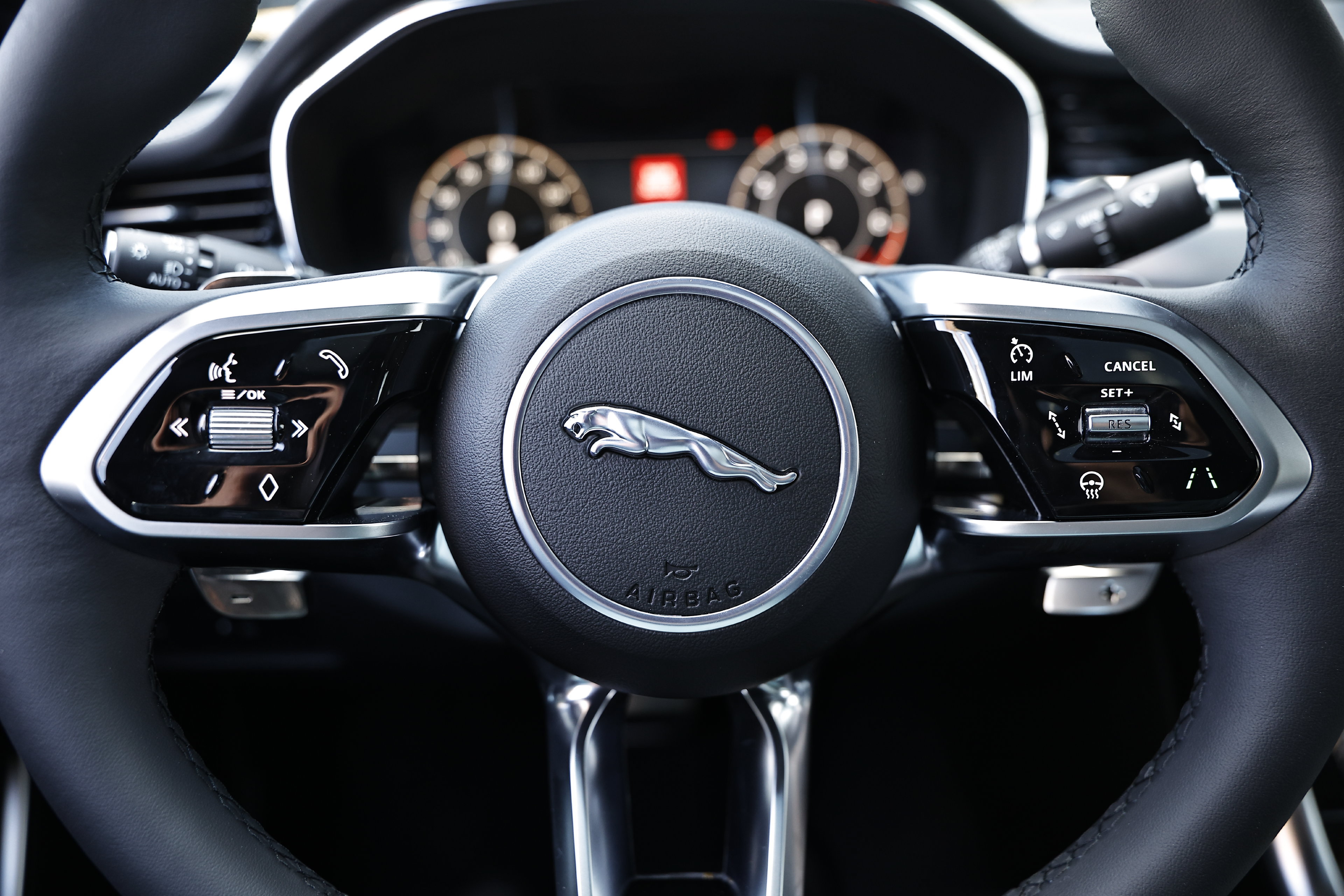 New 2024 Jaguar XF R-Dynamic SE AWD/4WD image 43