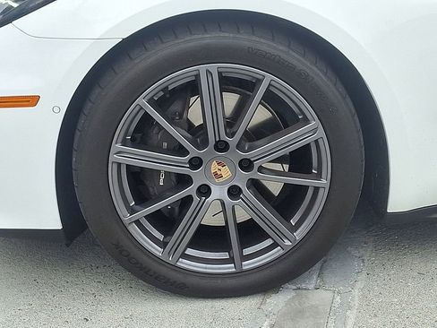 Used 2024 Porsche Panamera image 10