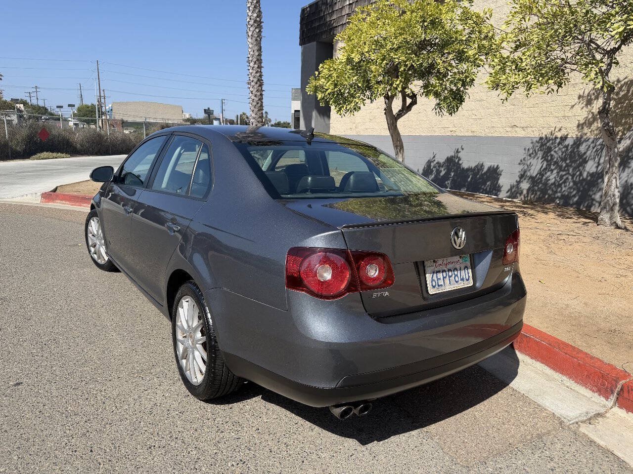 Used 2008 Volkswagen Jetta Wolfsburg Edition FWD image 2