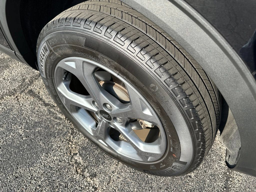 Certified 2025 Ford Escape ST-Line AWD/4WD image 8
