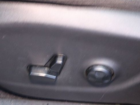 Used 2020 Jeep Cherokee Trailhawk image 19