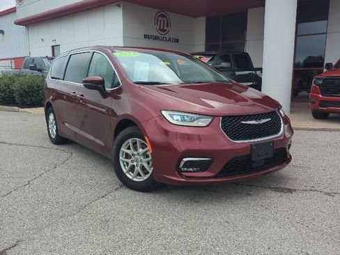Certified 2023 Chrysler Pacifica Touring-L FWD image 3