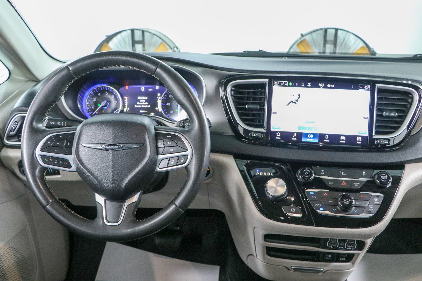 Used 2022 Chrysler Pacifica Touring-L FWD image 17