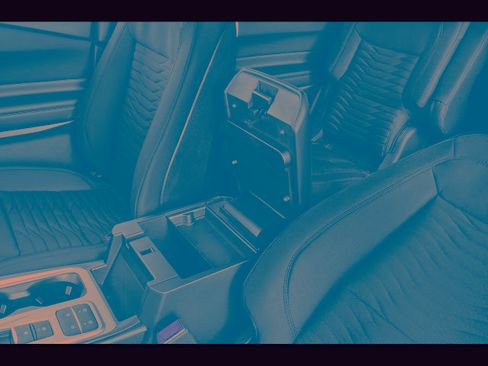 Certified 2022 Ford Explorer XLT w/ Equipment Group 202A image 10