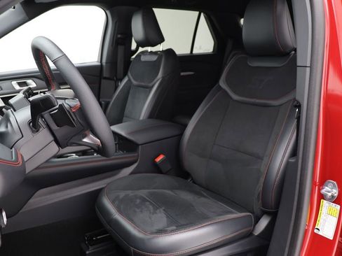 Used 2025 Ford Explorer ST image 19