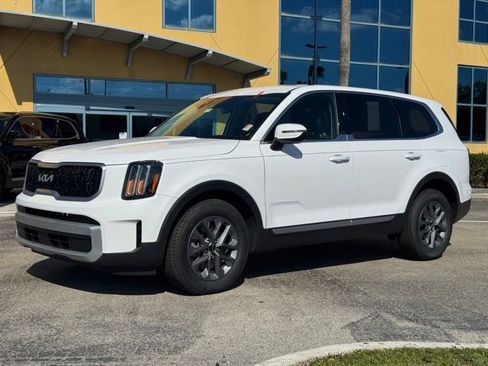 Certified 2024 Kia Telluride LX FWD image 2