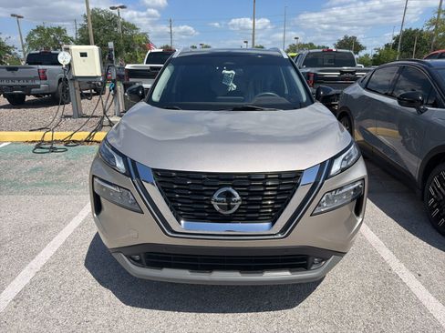 Used 2021 Nissan Rogue SL w/ Premium Package image 3
