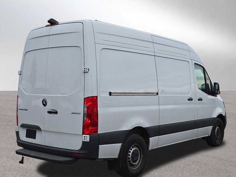 Used 2025 Mercedes-Benz Sprinter 2500 image 3