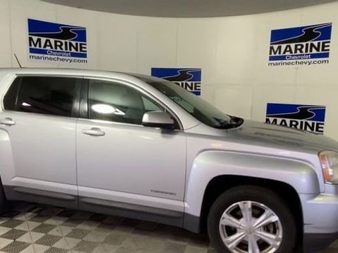 Used 2017 GMC Terrain SLE FWD image 3
