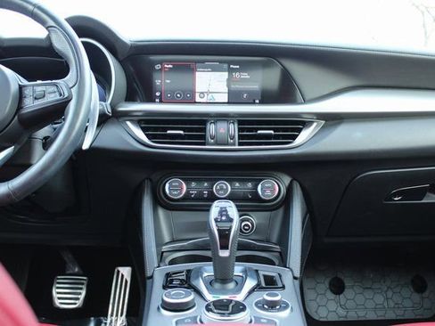 Used 2024 Alfa Romeo Stelvio Veloce image 18
