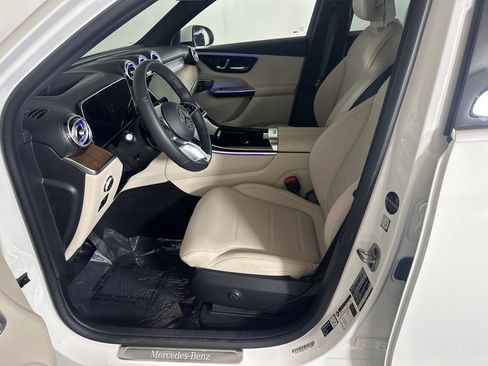 Certified 2026 Mercedes-Benz GLC 300 image 9