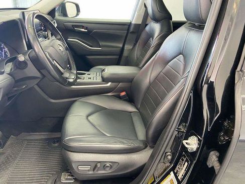 Certified 2022 Toyota Highlander XLE image 17