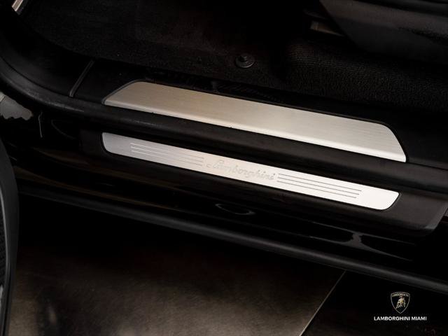 Used 2025 Lamborghini Urus SE AWD/4WD image 21