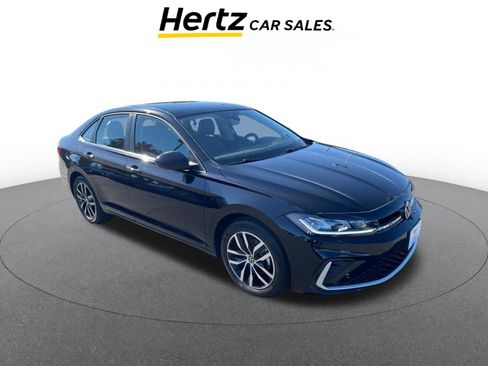 Used 2025 Volkswagen Jetta SE image 1