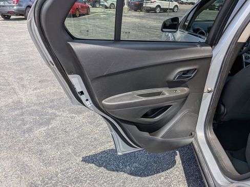 Used 2016 Chevrolet Trax LT FWD image 19