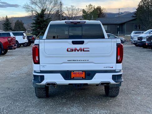Used 2024 GMC Sierra 1500 AT4 w/ Technology Package image 4