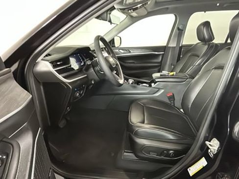 Used 2023 Jeep Grand Cherokee 4WD 4xe w/ Luxury Tech Group II image 11