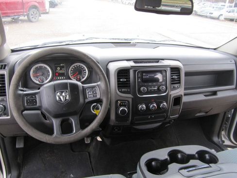 Used 2016 RAM 1500 Express RWD image 9