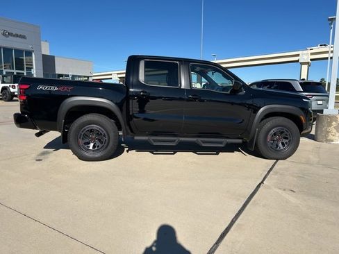 Used 2025 Nissan Frontier PRO-4X w/ Black Accent Package image 11