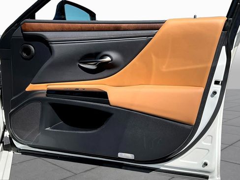 Certified 2024 Lexus ES 350 w/ Premium Package FWD image 21