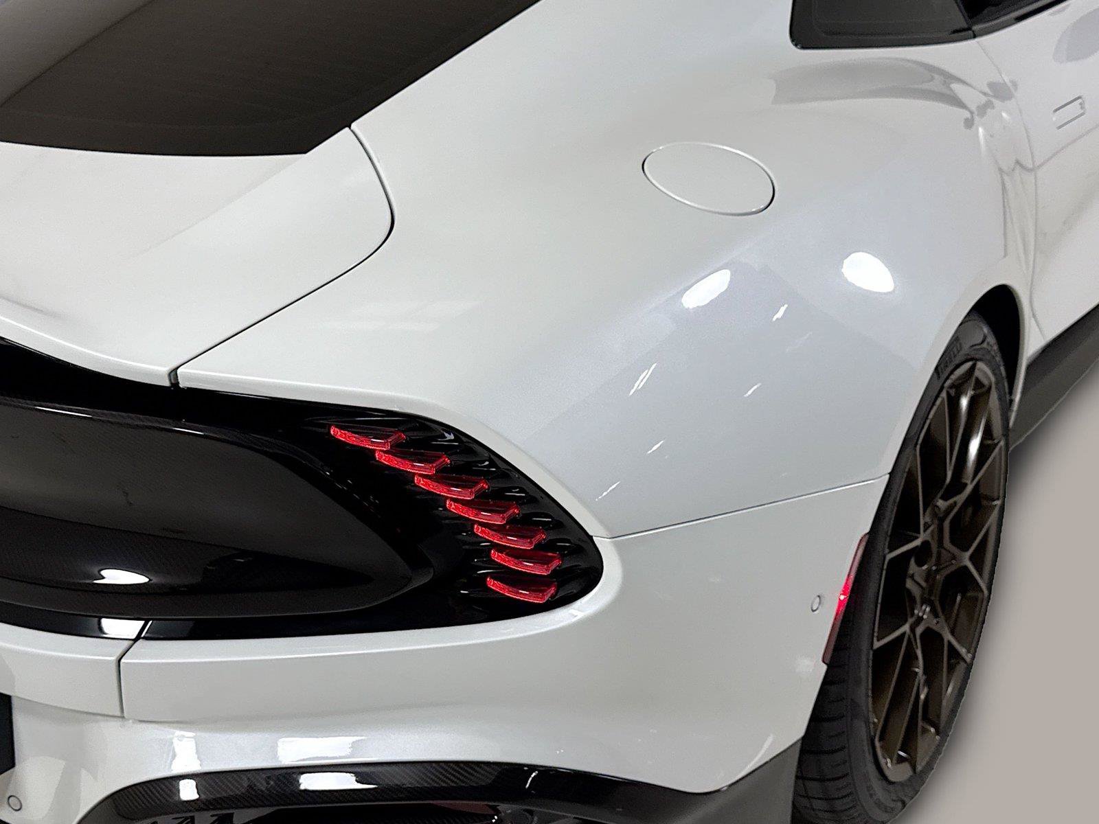 Used 2025 Aston Martin Vanquish RWD image 34