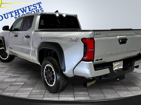 Used 2024 Toyota Tacoma TRD Off-Road w/ TRD Off Road Premium Package AWD/4WD image 4