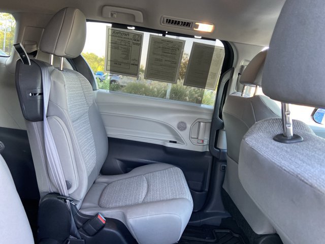 Used 2022 Toyota Sienna LE FWD image 21