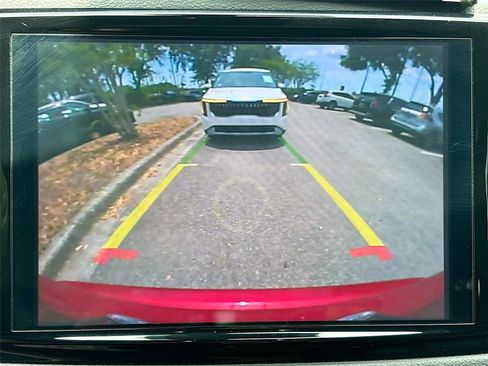 Used 2025 Chrysler Pacifica Select FWD image 13