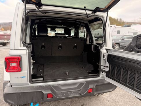 Used 2024 Jeep Wrangler Unlimited Sahara w/ Dual Top Group image 29