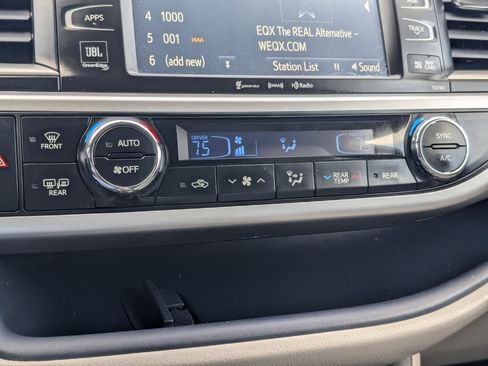 Used 2016 Toyota Highlander Limited image 21