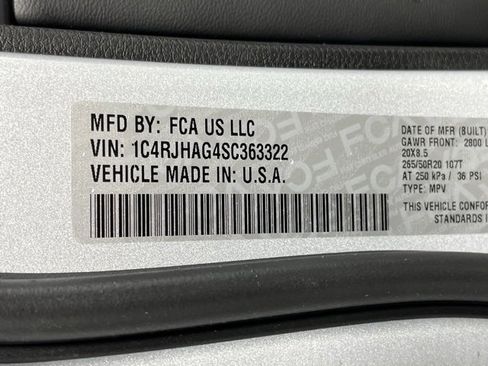 New 2025 Jeep Grand Cherokee Laredo image 10